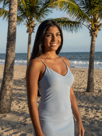 Fátima, 26, Salvadoran woman from La Libertad in blue sundress near a tropical beach - Latin 312 Dating profile