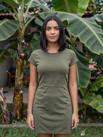 Elisa, 29, Honduran woman from El Progreso in olive dress in tropical garden - Latin 312 verified profile