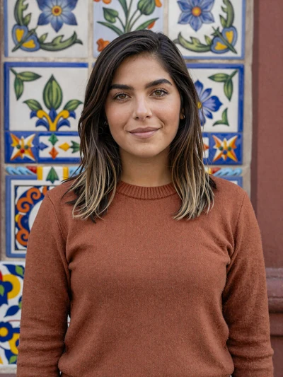 Paola, 26, beautiful Mexican single from Puebla in terracotta sweater - verified Latin 312 profile
